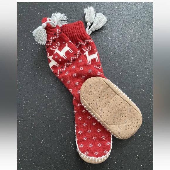 Muk Luks Slippers Socks WomensM/XL Size 8-10 Red Reindeer Deer Slip Resi… - Picture 1 of 7